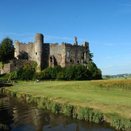 mysterious-discovery-digs-arrive-at-three-welsh-castles