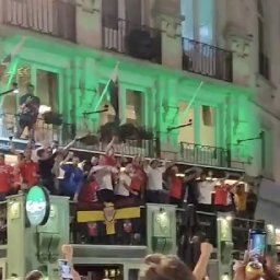 watch-wales-fans-throw-a-giant-party-in-brussels
