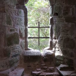 bronllys_castle_1.jpg