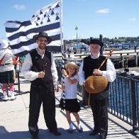 The Trouz Bras Sonneurs de Couple with the Breton flag - Gwen ha Du (White and Black)