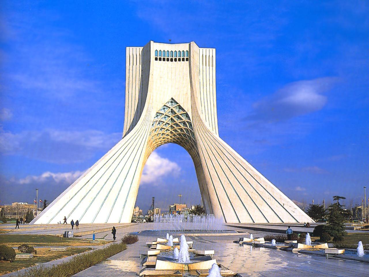 Тегеран. Башня свободы Азади. Иран столица Тегеран. Тегеран город Азади. Иран Тегеран достопримечательности.