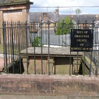 Robert Burns' orginal grave