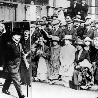 782px-Arthur_Griffith_and_Irish_republicans_at_Anglo-Irish_peace_conference_cph.3c34330.jpg