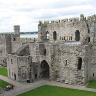 300px-Caernafon_Kings_Gate.jpg