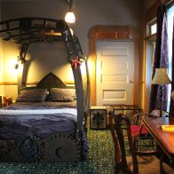 jules_verne_room_bed