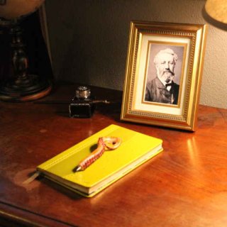 jules_verne_room_writing_desk.JPG.jpg