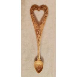 Pierced Heart lovespoon with Kolrosed daffodils and hearts – in Basswood