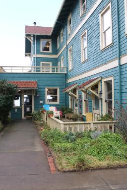 Garden entry to the Sylvia Beach hotel