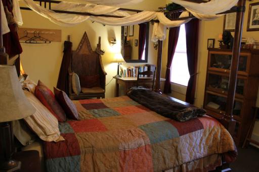 Bed and chair in Shakespeare room