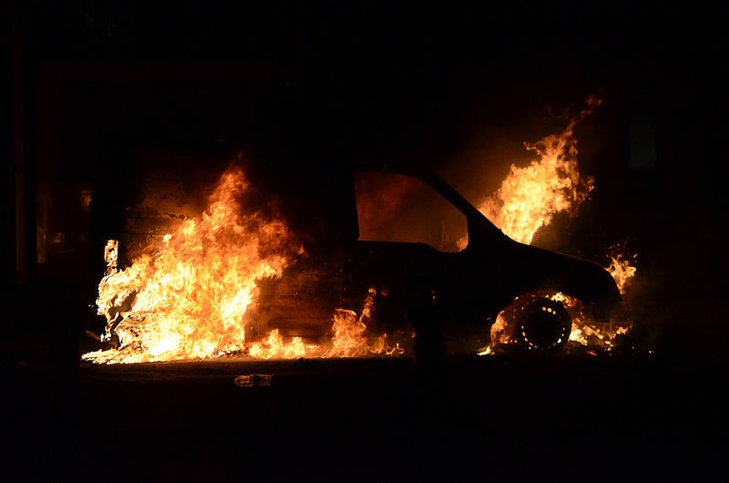 800pxBurning_car_after_Manchester_riots.jpg