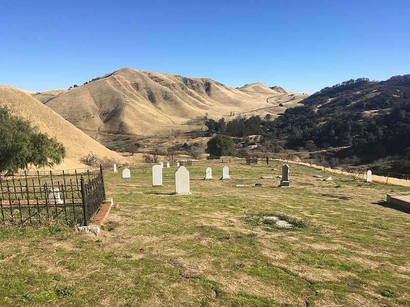 800pxRose_Hill_Cemetery_Antioch_California_01.jpg