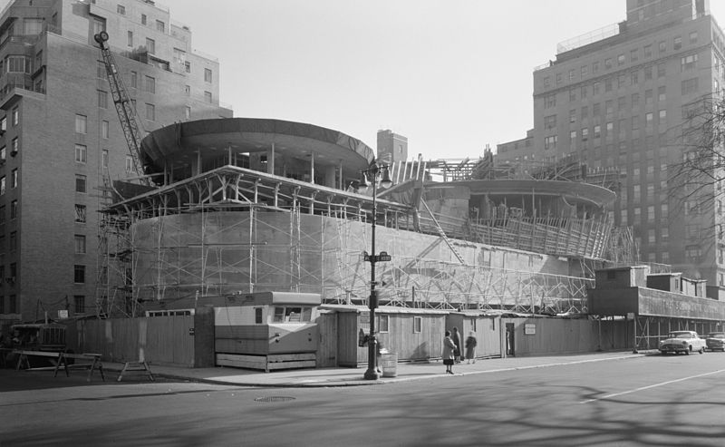 800px-Guggenheim_Museum_construction_LOC_gsc.5a25494.jpg