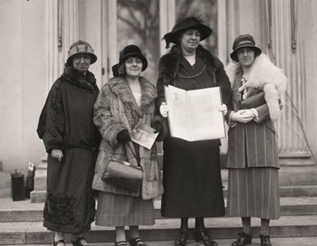 From left to right: Gladys Thomas, Mary Ellis, Annie Hughes Griffiths and Elined Prys in Washington, DC. (NLW)