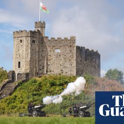 everyone-loved-her-memories-of-the-queen-in-wales-at-a-96-round-salute