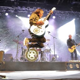 the-alarm-added-to-bill-for-major-cardiff-castle-show