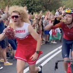 watch-welsh-cyclist-sharing-beer-with-brother-during-tour-of-britain-goes-viral