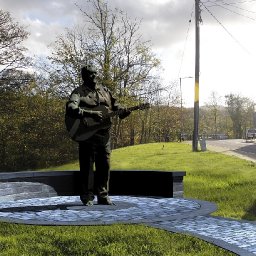 statue-of-welsh-icon-max-boyce-to-be-unveiled-on-saturday