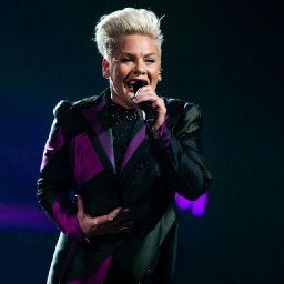 pink-shout-out-for-proposal-couple-at-cardiff-show